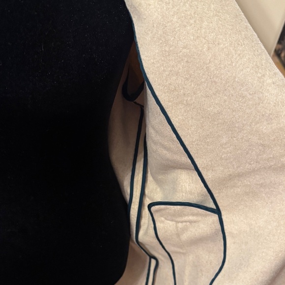 Elegant Women's Tan Trench Coat - Picture 11 of 14